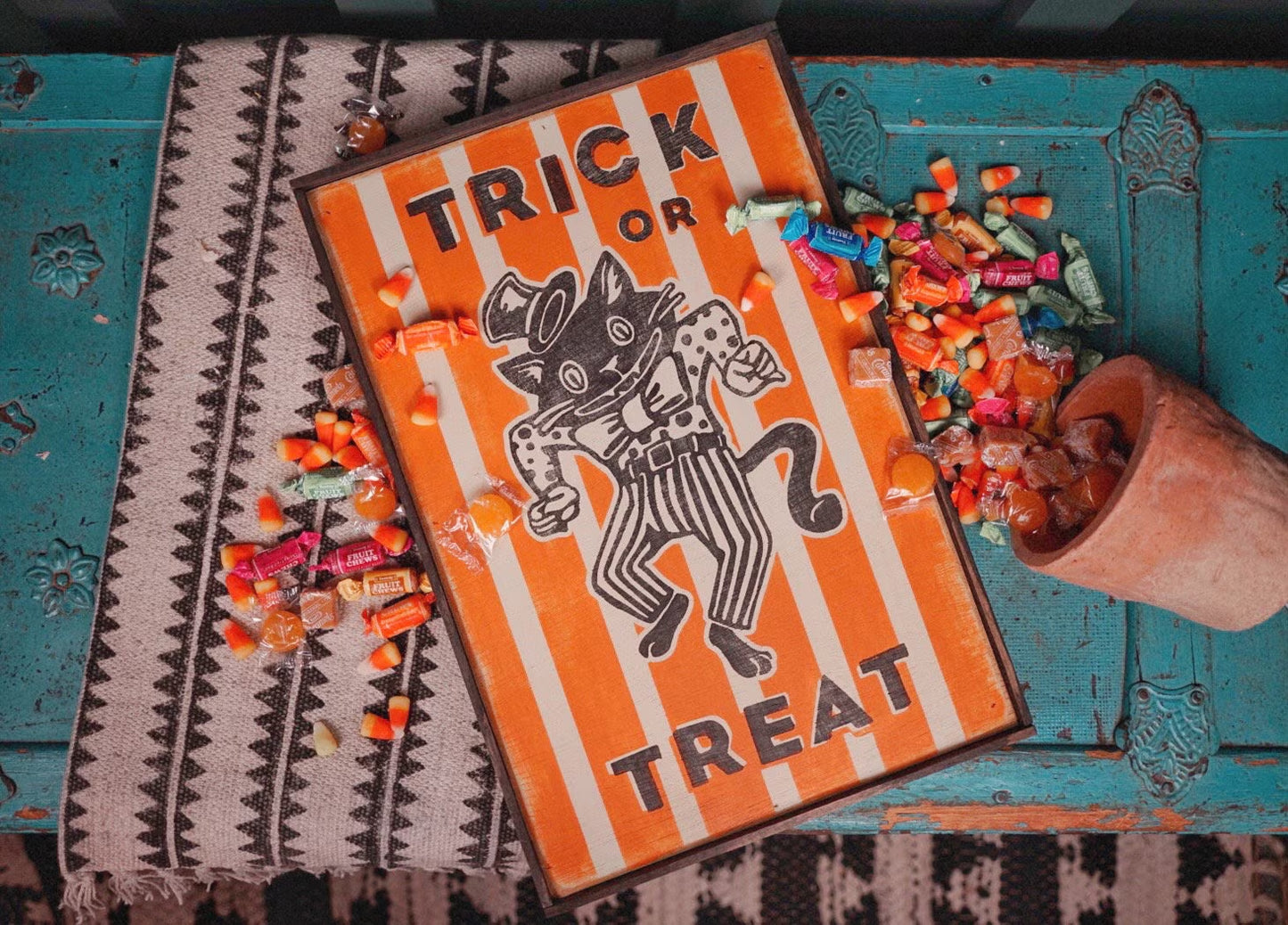 Hand-Painted Retro Cat Halloween Sign: Rustic Trick or Treat Decor